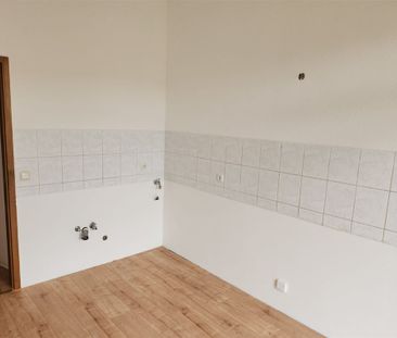 Gemütliche 3-Raum-Whg. mit Balkon, Bad mit Wanne, neuem Laminat! - Photo 1