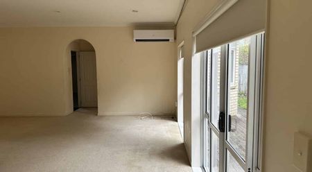 Lovely 1 level brick and tile home available for rent. - Photo 4