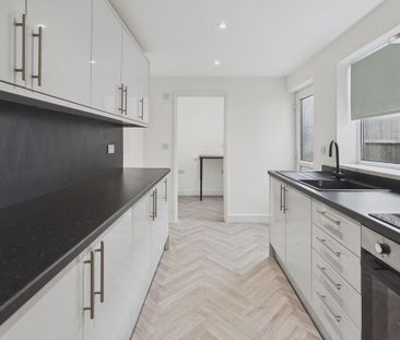 3 bedroom end of terrace house to rent - Photo 5