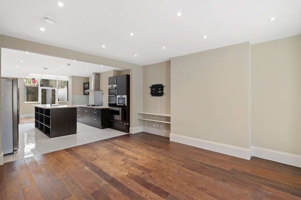 A spacious family house located close to Portobello Road and Westbourne Grove - Photo 1