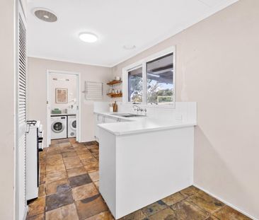 $470 PW - LARGE BLOCK - 3 BEDROOMS - Photo 5