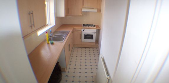 2 Bed Maisonette, Grant Road, CR0 - Photo 2