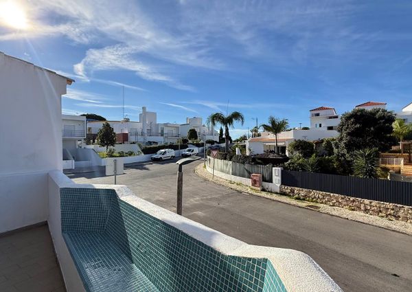 Excellent 1 bedroom flat with generous areas well located in Albufeira.