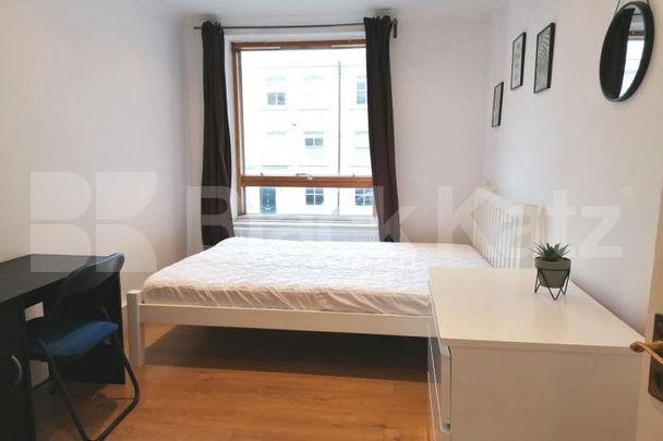 Superbly located first floor very well kept Mid-Century Development. - Photo 1