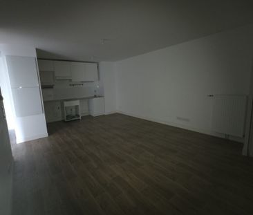 Location Appartement 2 pièces 45m² GRAND COURONNE 76530 - Photo 1