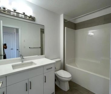 Single Garage Unit - 7020 KESWICK COMMON SW — Entire house - Photo 3