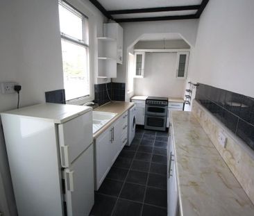 2 bedroom terraced house to rent - Photo 4