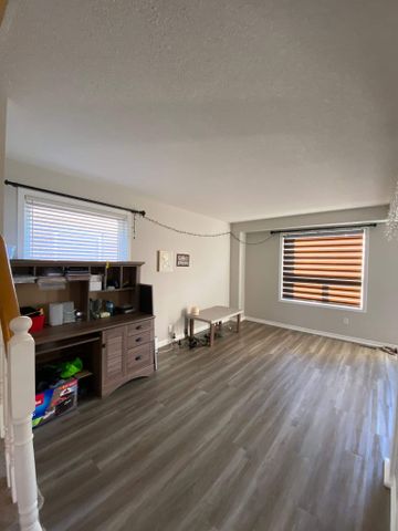 Three bedroom detached home for rent Bowmanville - Photo 2