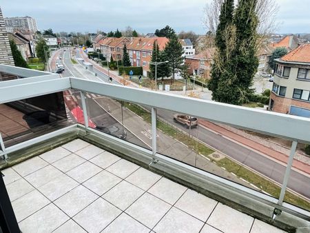 Opgefrist appartement gelegen op de 3e verdieping in het gebouw "residentie Blommendael" - Foto 4