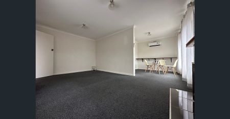 Renovated Family Home on a Flat Block - Prime Location - Photo 2