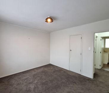 New Lynn 2-bedroom unit - Photo 1