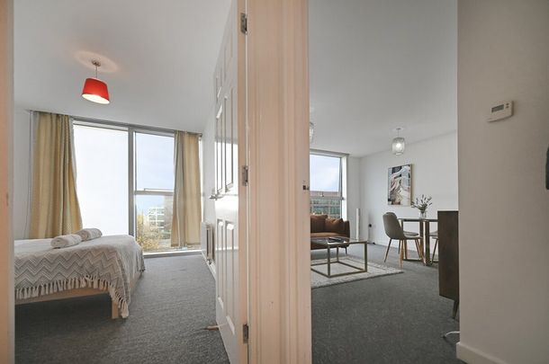 Witan Gate - Photo 1