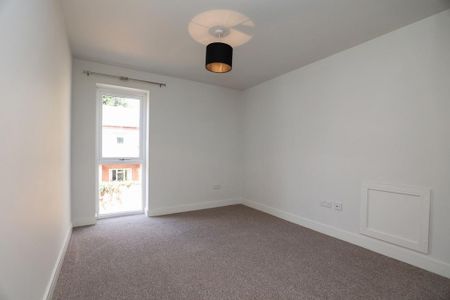3 bedroom semi-detached house to rent - Photo 3