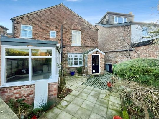 2 bedroom end of terrace house to rent - Photo 1