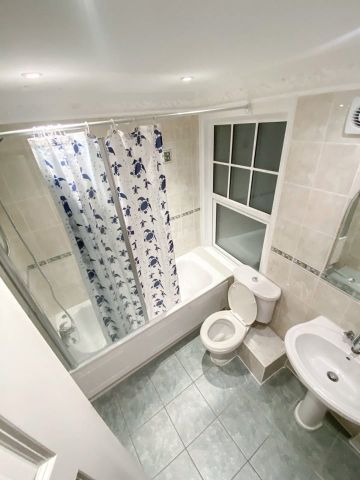 Room in a Shared Flat, Stunning Double Room In North Greenw, SE10 - Photo 5