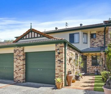 WELL MAINTAINED TOWNHOUSE - Photo 3