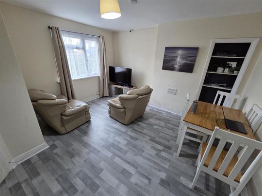 3 bedroom semi-detached house to rent - Photo 1