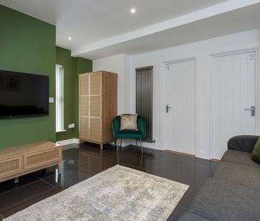 Beautiful new shared house in walking distance to QA Hospital Room 2 - Photo 6