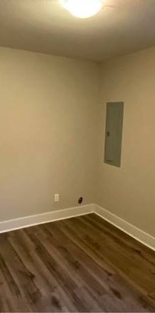 Spacious 2 Beds 1 Bath - Clayton, Surrey, Langley - Photo 1