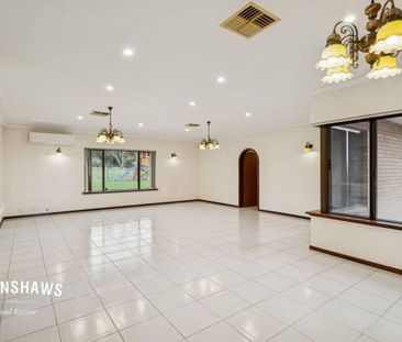 Huge Multi-Gen Family Haven - Photo 3