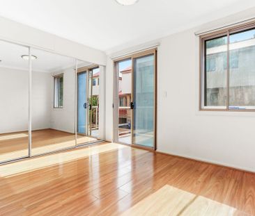 Ultra-chic Three Bedroom Plus Study Townhouse - Photo 2