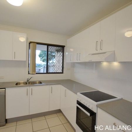 SUNNYBANK HILLS PRIMARY SCHOOL CATCHMENT -3 BEDROOMS TOWNHOUSE - Photo 3