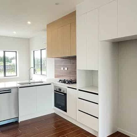 Stunning Four Bedroom Townhouse - Photo 4