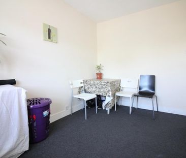 Vicarage Farm Road, Hounslow - Photo 5