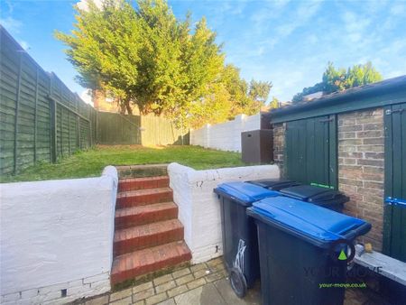 3 bedroom end of terrace house to rent - Photo 3