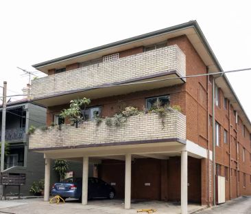 Bright and spacious studio apartment - Photo 1