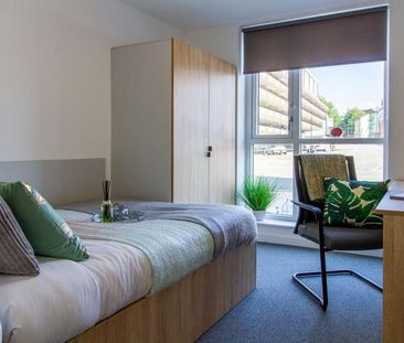 1 bedroom in a flat share to rent - Photo 5