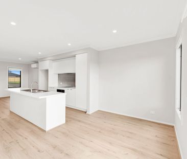 BRAND NEW SPLIT SYSTEM UPSTAIRS! Fresh, Modern & Ready to Move In - Photo 3