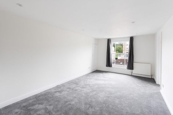 3 Bed Flat - Photo 1