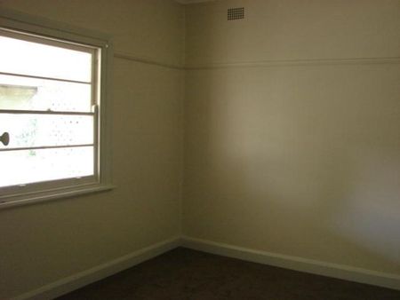 THREE BEDROOM HOME ALL REFURBISHED.....NEW CARPETS, PAINT WORK AND FRESH NEW KITCHEN - Photo 4