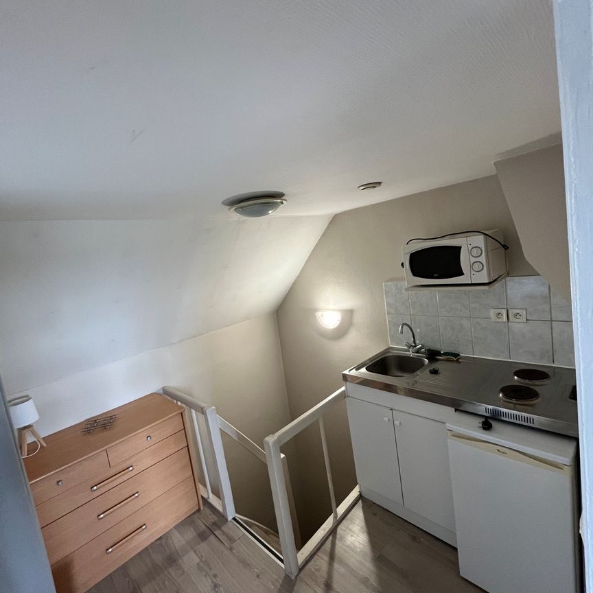 STUDIO MEUBLÉ PROCHE DE LA GARE - Photo 1