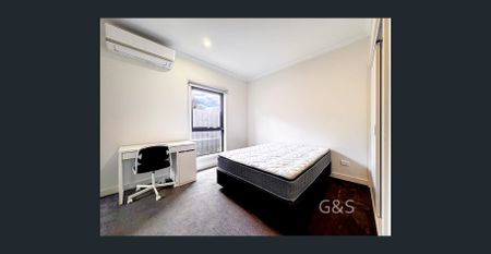 Furnished, all bills included, room with ensuite - Photo 3