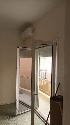 Ενοικίαση κατοικίας, 65 τ.μ., Άγιοι Ανάργυροι, 650 € - Photo 2