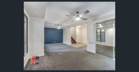 HIDDEN GETAWAY, GORGEOUS 4 BEDROOM HOME WITH POOL ! - Photo 4