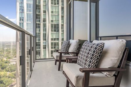 For Lease - 11 Yorkville Avenue Unit# 4904, Toronto, Ontario - Photo 2