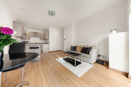 1 Bed Flat, Moore Park Road, SW6 - Photo 4