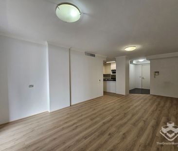 NEWLY RENOVATED 2 BEDROOM 2 BATHROOM APARTMENT - Photo 1