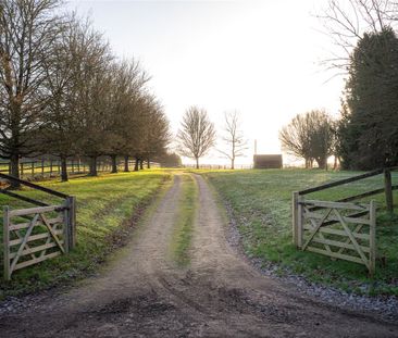 A substantial Grade II listed country residence with 7 to 9 bedrooms, exceptional gardens, and far-reaching countryside views in a desirable village setting. - Photo 6