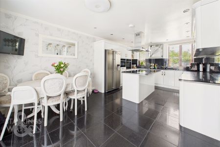 Oak Crescent, Eye - Photo 4