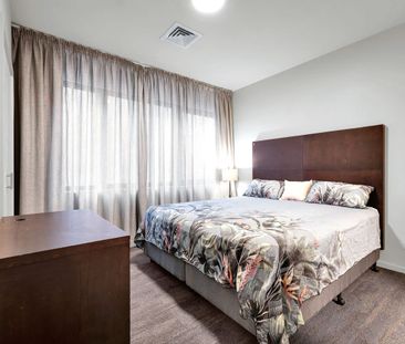 Fully Furnished 2 bed 2 bath High Demand Apartment - Photo 3