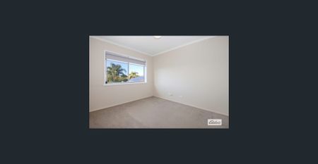 Neat & Tidy Three Bedroom Home - Photo 3