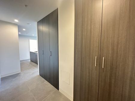 Modern 3-Bedroom, 2-Bathroom Apartment with Parking - Photo 4