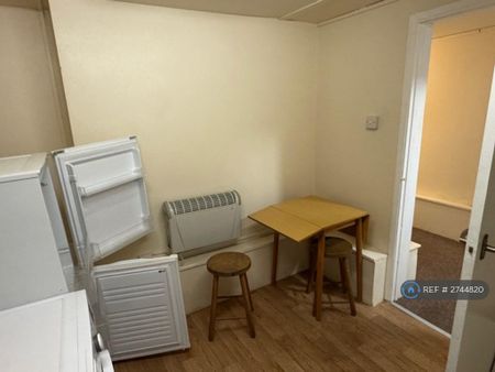 Studio to rent - Photo 4