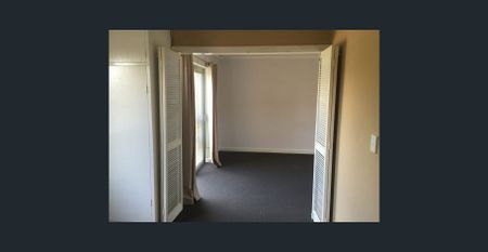 Semi-furnished, prime location, low maintenance! - Photo 2