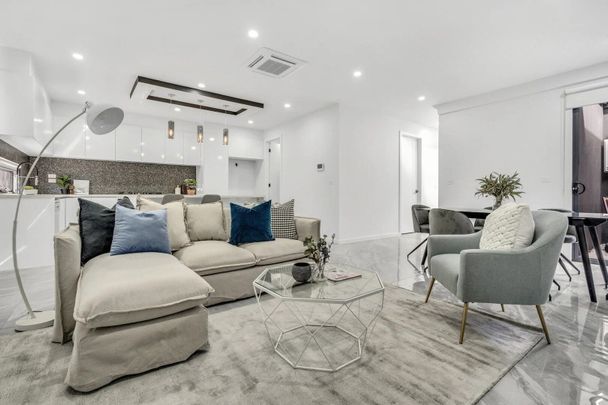 Stunning Family Home in Unbeatable Location! - Photo 1