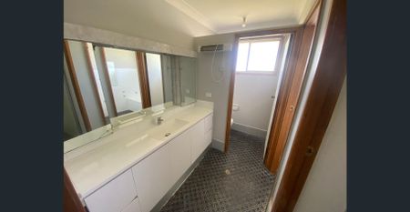 BIG HOUSE WITH A POOL!!! - Photo 5